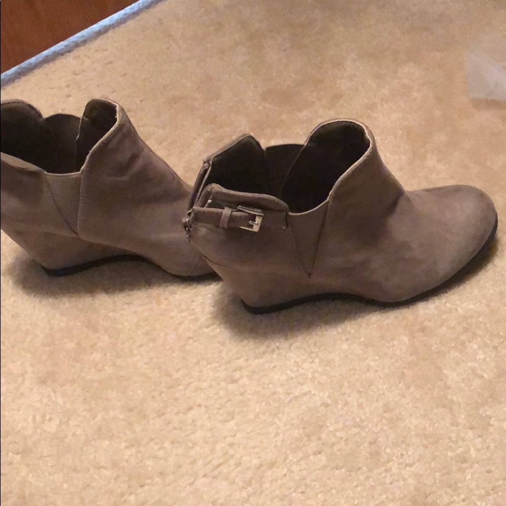 Tan heeled boots